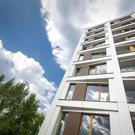 Vista Riverside Suites *