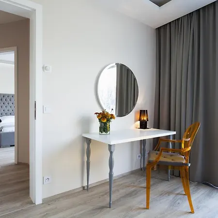 Vista Riverside Suites * Πράγα