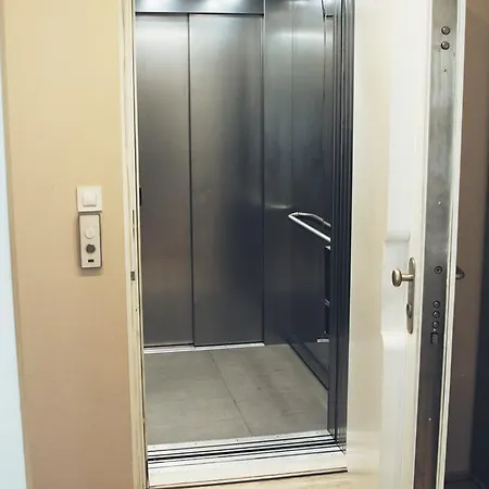 Vista Riverside Suites *